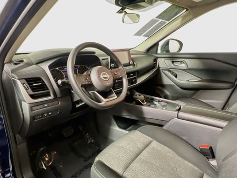 Used 2024 Nissan Rogue SV FWD image 30