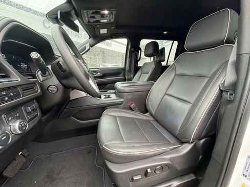 Used 2024 GMC Yukon XL SLT w/ SLT Premium Package image 16