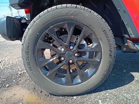Used 2025 Jeep Wrangler Unlimited Sahara AWD/4WD image 13