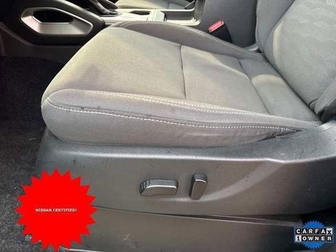 Used 2024 Nissan Frontier SV image 2