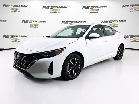 Used 2024 Nissan Sentra SV image 3