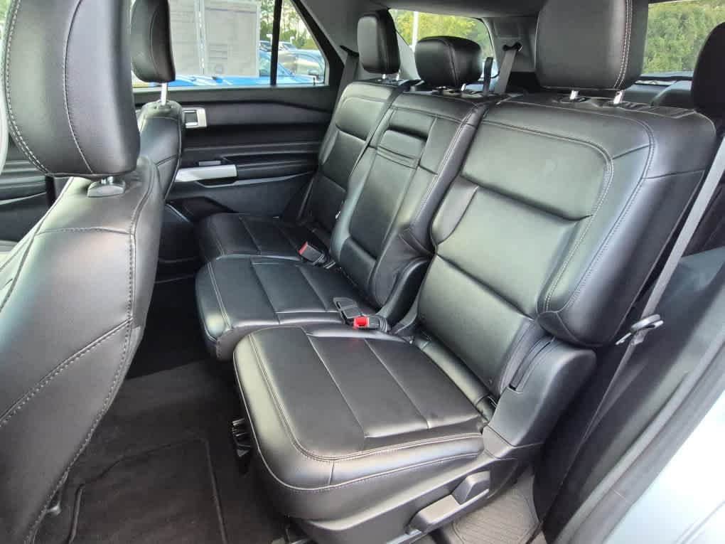 Used 2024 Ford Explorer XLT w/ Equipment Group 202A AWD/4WD image 11