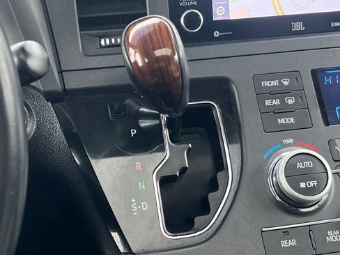 Certified 2019 Toyota Sienna Limited image 26