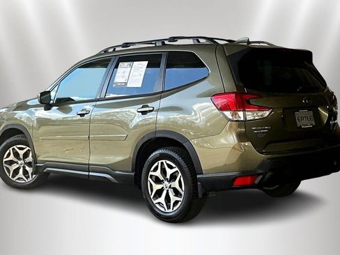 Used 2022 Subaru Forester Premium image 4