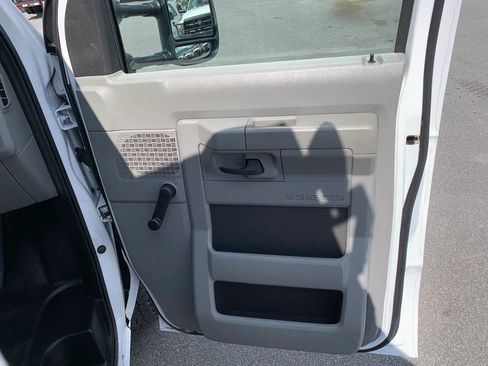 Used 2018 Ford E-350 and Econoline 350 Super Duty RWD image 22