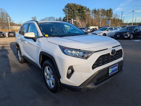 Used 2021 Toyota RAV4 XLE w/ Convenience Package image 8