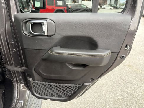 Used 2025 Jeep Wrangler Unlimited Sahara AWD/4WD image 15