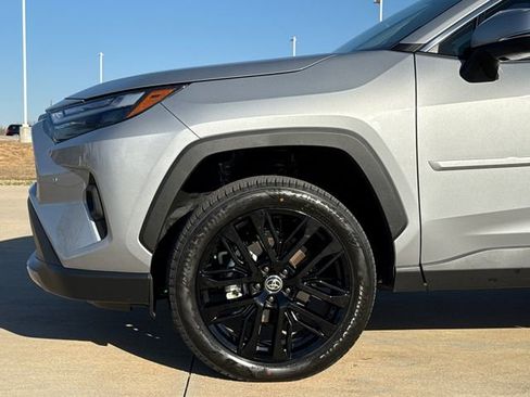 Used 2025 Toyota RAV4 Limited image 5