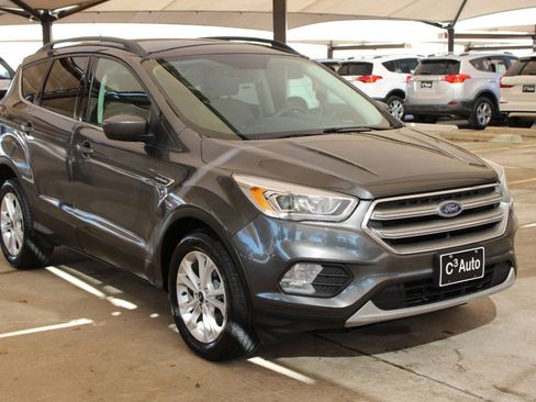 Used 2017 Ford Escape SE w/ Equipment Group 201A image 1