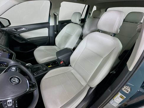 Used 2020 Volkswagen Tiguan SEL AWD/4WD image 34