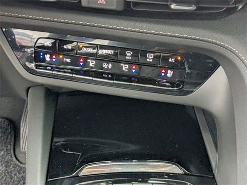 Used 2023 Buick Envision Avenir image 16