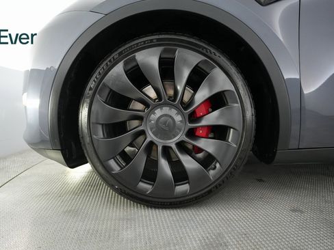 Used 2022 Tesla Model Y Performance image 17