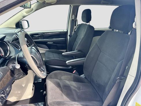 Used 2019 Dodge Grand Caravan SE FWD image 20