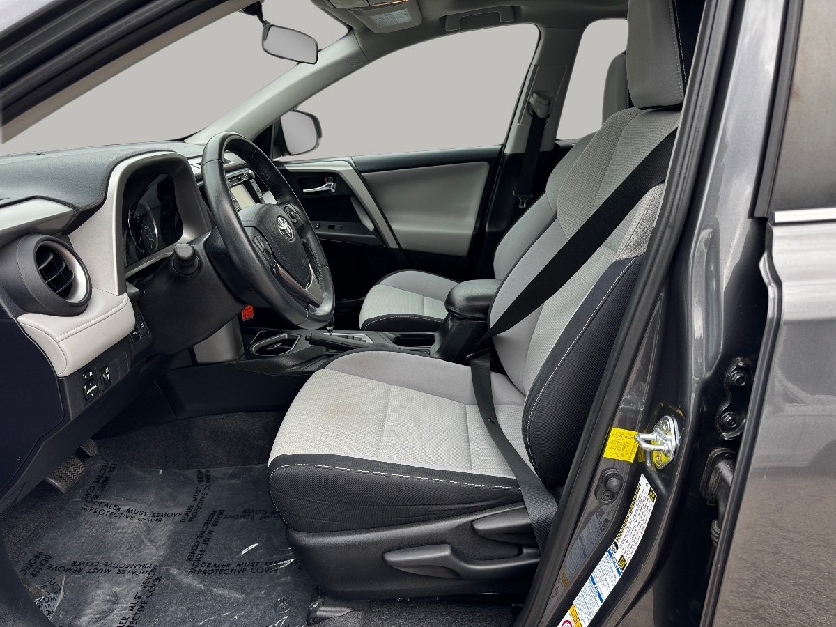 Used 2016 Toyota RAV4 XLE AWD/4WD image 15