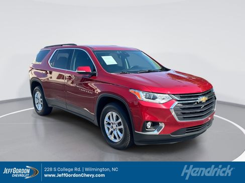 Used 2020 Chevrolet Traverse LT FWD image 1