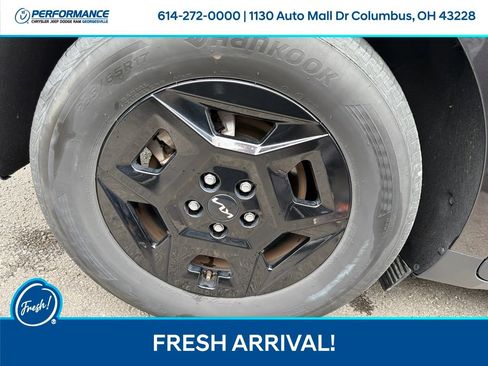 Used 2025 Kia Carnival FWD image 25