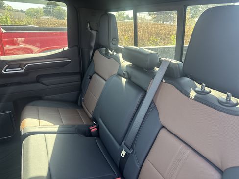 Used 2024 Chevrolet Silverado 1500 High Country w/ High Country Premium Package image 13