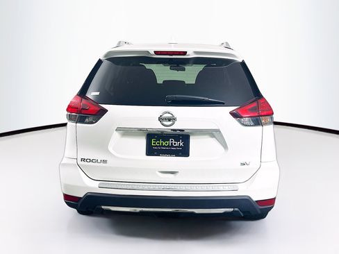 Used 2017 Nissan Rogue SV image 7