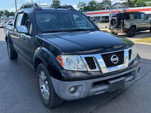 Used 2009 Nissan Frontier LE w/ LE Value Truck Pkg AWD/4WD image 5