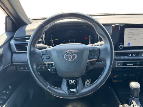 Used 2025 Toyota Camry SE FWD image 13