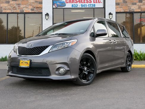 Used 2015 Toyota Sienna SE FWD image 13