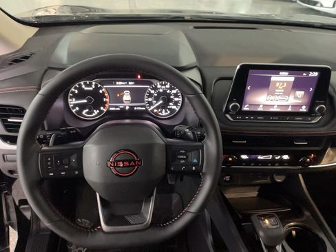 Used 2025 Nissan Rogue SV image 7