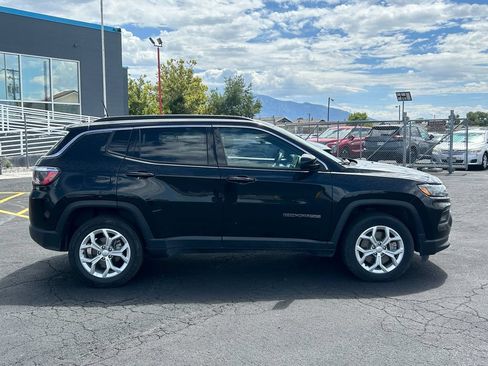 Used 2024 Jeep Compass Latitude AWD/4WD image 2