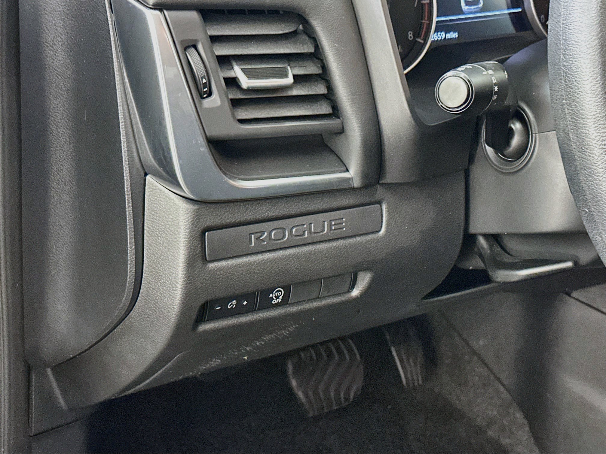 Used 2023 Nissan Rogue S AWD/4WD image 17