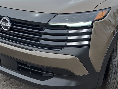 Used 2025 Nissan Kicks SV image 32