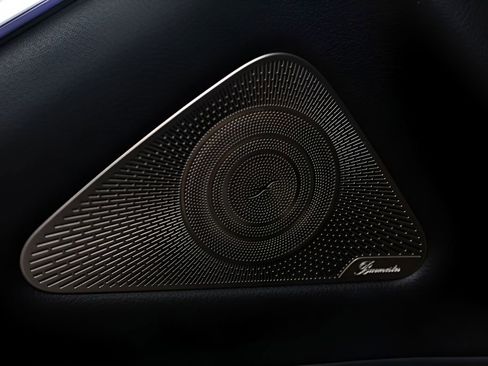 Used 2022 Mercedes-Benz S 500 4MATIC w/ AMG Line Package image 27