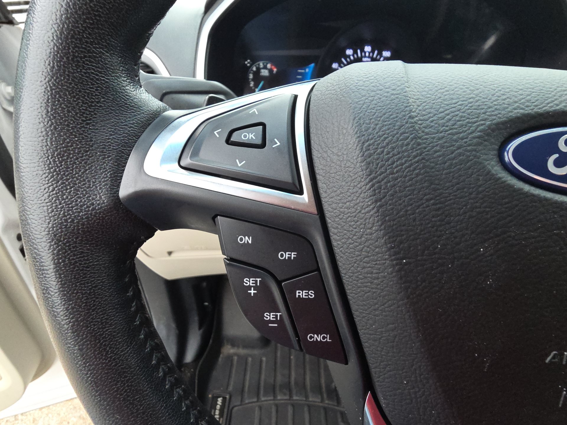 Used 2018 Ford Edge Titanium w/ Technology Package AWD/4WD image 18