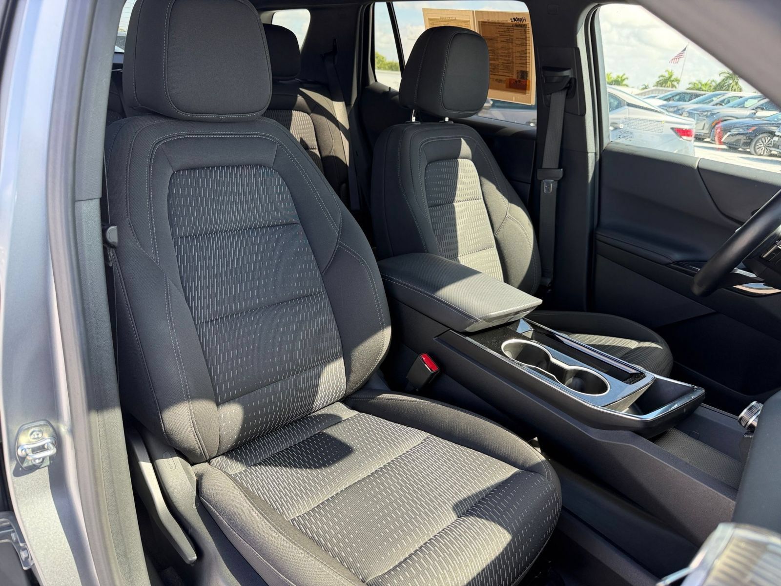 Used 2025 Chevrolet Equinox LT FWD image 30