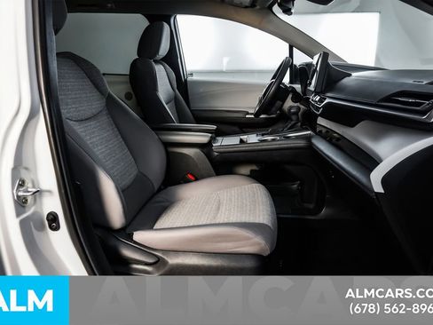 Used 2026 Toyota Sienna LE FWD image 19