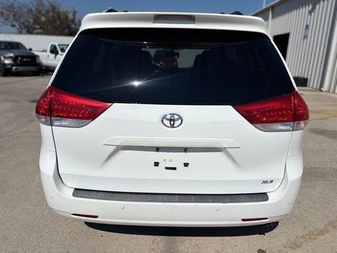 Used 2013 Toyota Sienna XLE image 4