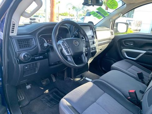 Used 2022 Nissan Titan SV AWD/4WD image 16