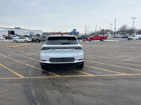 New 2026 Chevrolet Equinox EV RS image 4