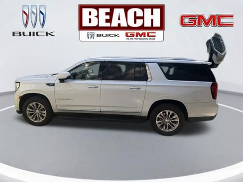 Used 2023 GMC Yukon XL SLT w/ SLT Premium Package AWD/4WD image 4