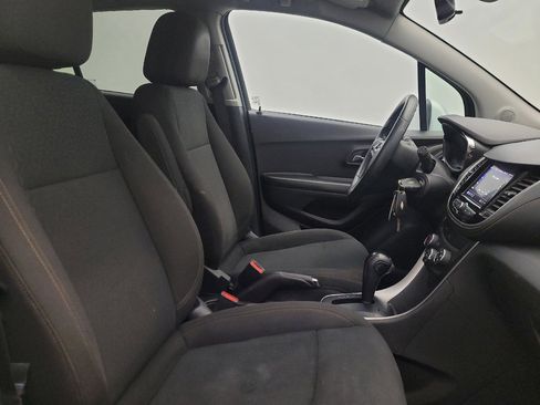 Used 2022 Chevrolet Trax LS w/ Tint and Cruise Package AWD/4WD image 21