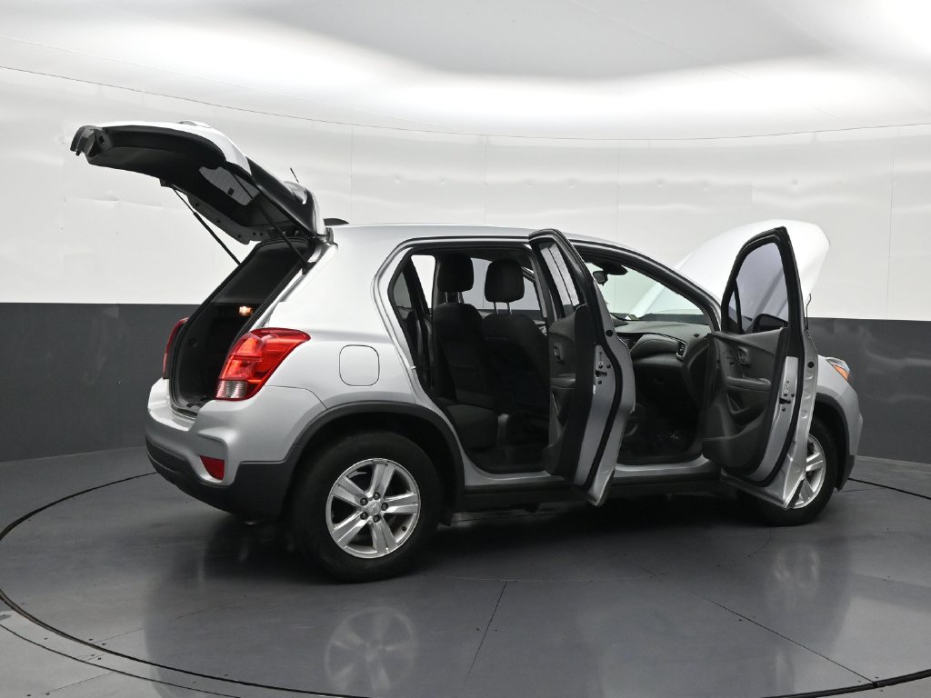 Used 2020 Chevrolet Trax LS FWD image 31