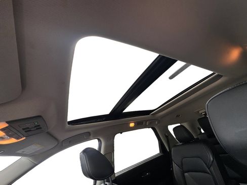 Used 2022 Nissan Pathfinder SL w/ SL Premium Package FWD image 11
