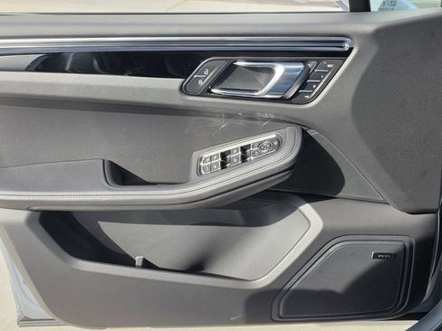Certified 2026 Porsche Macan AWD/4WD image 18