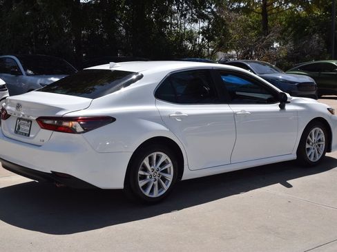 Used 2022 Toyota Camry LE FWD image 7