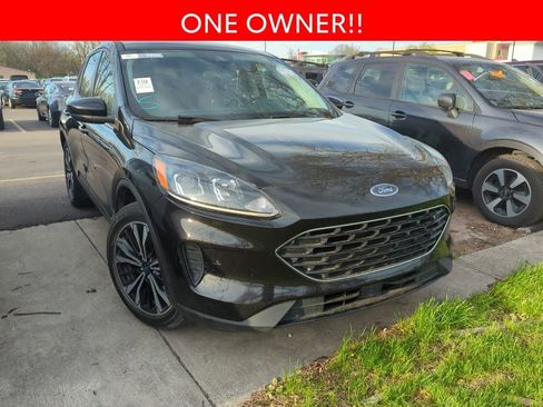 Used 2022 Ford Escape SE w/ SE Sport Appearance Package image 3