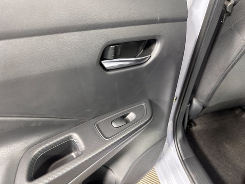 New 2025 Nissan Versa SV w/ Trunk Package FWD image 31