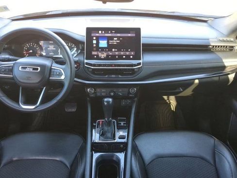 Used 2024 Jeep Compass Latitude image 14