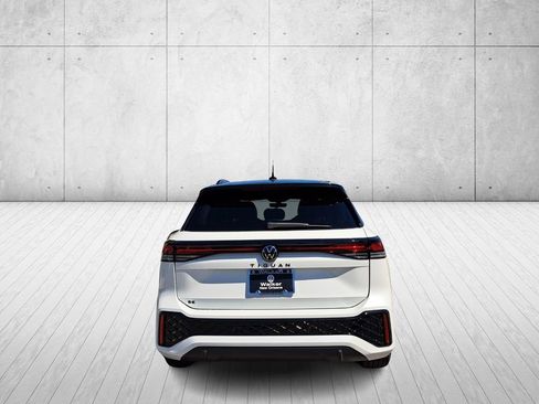 New 2026 Volkswagen Tiguan SE R-Line FWD image 6