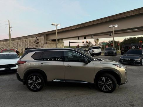 Used 2021 Nissan Rogue Platinum image 8