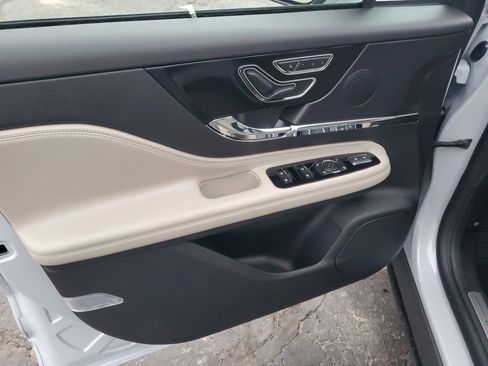 New 2026 Lincoln Corsair Premiere image 8