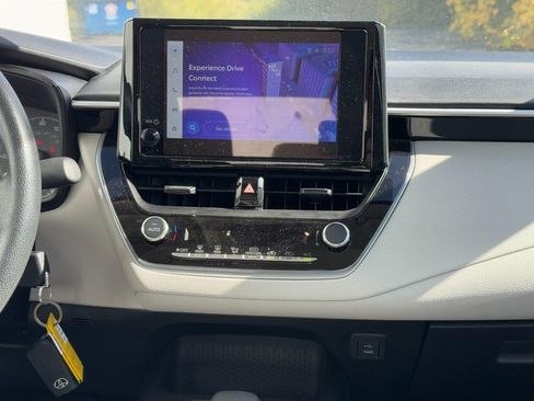 Used 2025 Toyota Corolla LE image 13