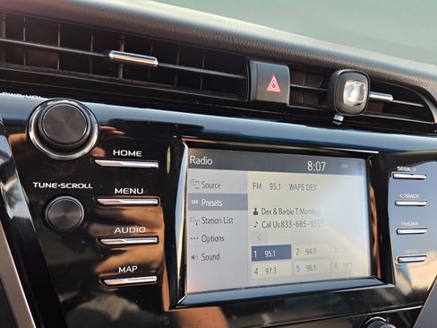Used 2019 Toyota Camry SE w/ Convenience Package FWD image 18